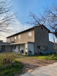 Abitazione con eventuale lotto agricolo