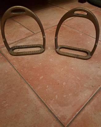 Staffe in ottone per sella