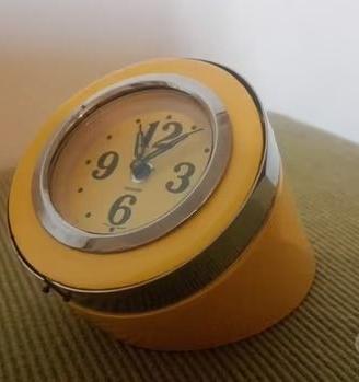 orologio vintage  MERCEDES giallo da tavolo