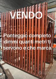 Usato ponteggio rosso