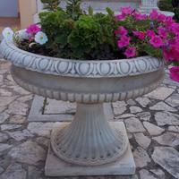 Antica vasca/fioriera in marmo di Carrara.