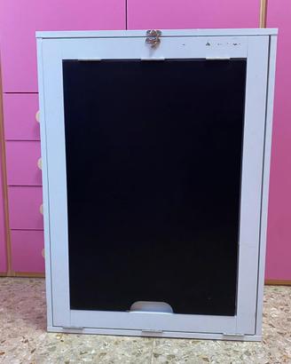Mobile a muro per manicure