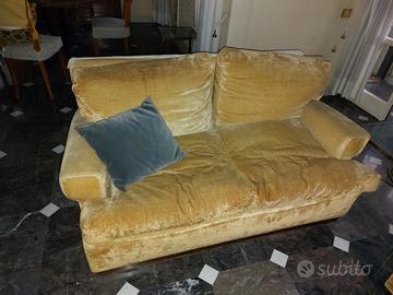 divani e poltrona in tessuto morbido