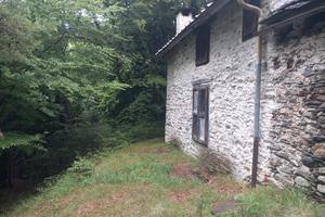 Baita rustico più terreni