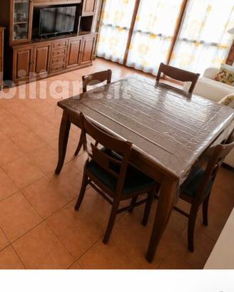 Tavolo piu 4 sedie e mobile soggiorno