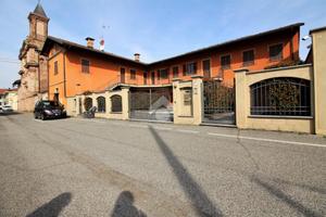 2 LOCALI A CRESCENTINO