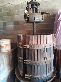 torchio per spremitura uva antico