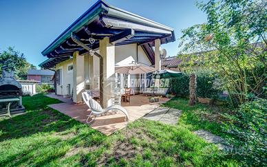 VILLA BIFAMILIARE CON TAVERNA - VERGIATE