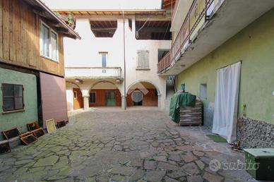 CASA DI CORTE A SABBIO CHIESE