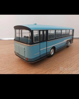 autobus 1/43