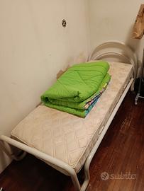 Letto singolo e materasso