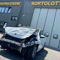 PEUGEOT 208 per ricambi usati HM03