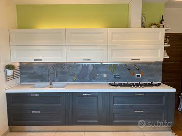 Cucina marchio arredo 3 bianca e grigia