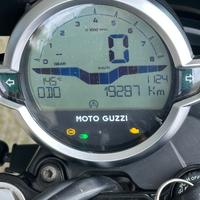 MOTO GUZZI V7 STONE 850 — NERO OPACO — 2022