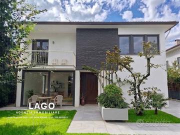 Villa di 250 m² con più di 5 locali e box auto a M