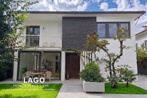 Villa di 250 m² con più di 5 locali e box auto a M