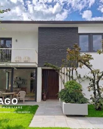 Villa di 250 m² con più di 5 locali e box auto a M