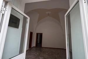 Locale commerciale in piazza a Pezze di Greco