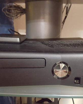 Xbox 360 con Kinect + 30 giochi + 2 joystick