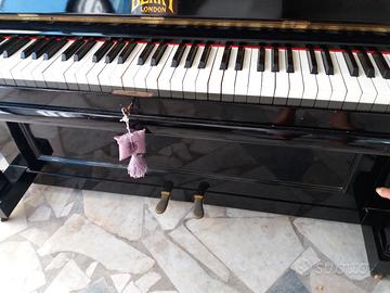 pianoforte verticale inglese marca Berry London 