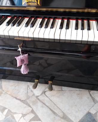 pianoforte verticale inglese marca Berry London 