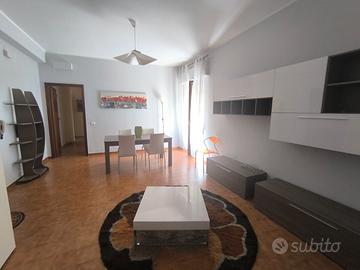 Luminoso e ampio trilocale in città