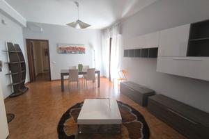 Luminoso e ampio trilocale in città