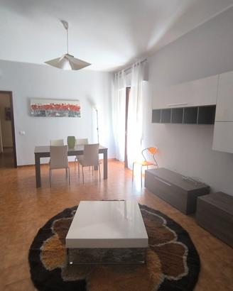 Luminoso e ampio trilocale in città