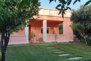Villa con ampio terreno coltivato