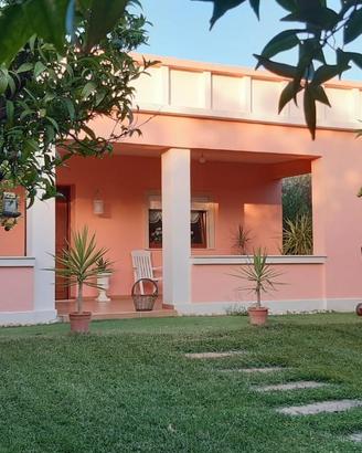 Villa con ampio terreno coltivato