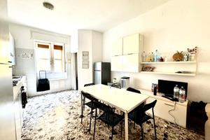 V. Nizza-ampio secondo piano con ascensore-