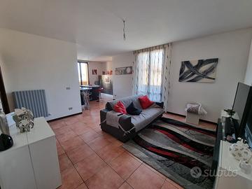 VR322 Appartamento con ampio terrazzo zona Rivalta