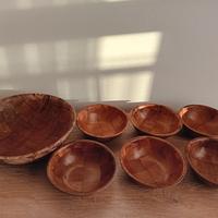 Porta macedonia e ciotole in legno