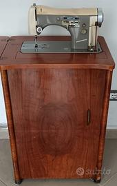 Macchina x cucire Necchi 