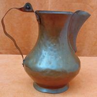 VECCHIA BROCCA CARAFFA IN RAME MARTELLATO H=17 cm.