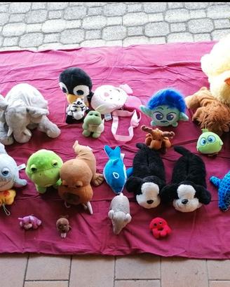 Pupazzi e animali Peluche vari modelli e colori. 