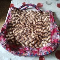 borsa bottiglia in rafia all'uncinetto