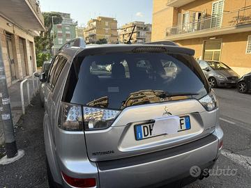 Mitsubishi outlender