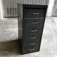 Cassettiera Industriale Vintage in Metallo