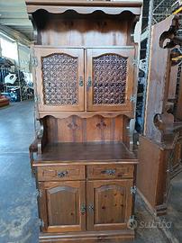 Tavolo e credenze in legno