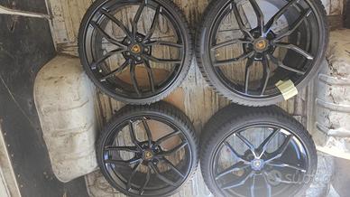Cerchi Lamborghini Huracan con gomme termiche