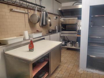 Attrezzatura professionale cucina 