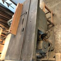 Sega circolare da falegname vecchia