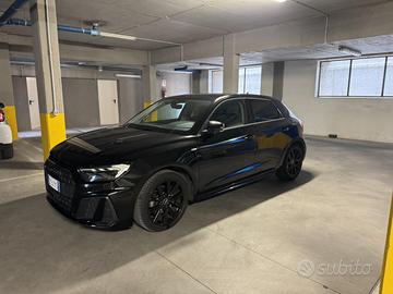 Audi A1 S-line Identity black Automatica