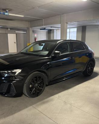 Audi A1 S-line Identity black Automatica