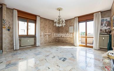 AMPIO TRILOCALE CON TERRAZZO DI 60MQ E CANTINA!