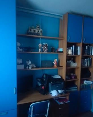 Cameretta completa di letto armadio e scrivania 