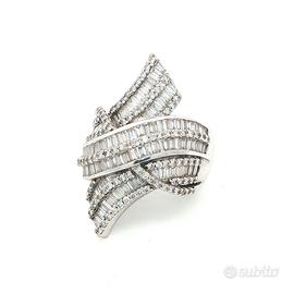 Anello in oro bianco con diamanti baguette