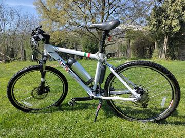 Bici pedalata assistita 26" - batteria nuova