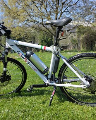 Bici pedalata assistita 26" - batteria nuova